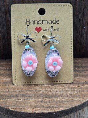 NWT Bow Flower Acrylic Earrings Pierced Silver Tone Dangle Drop Light Weight